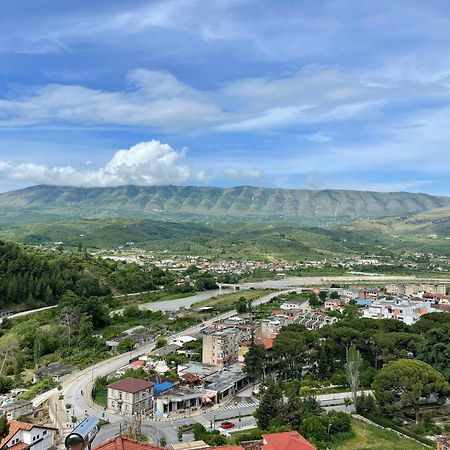 Vila Luen Berat Exteriör bild