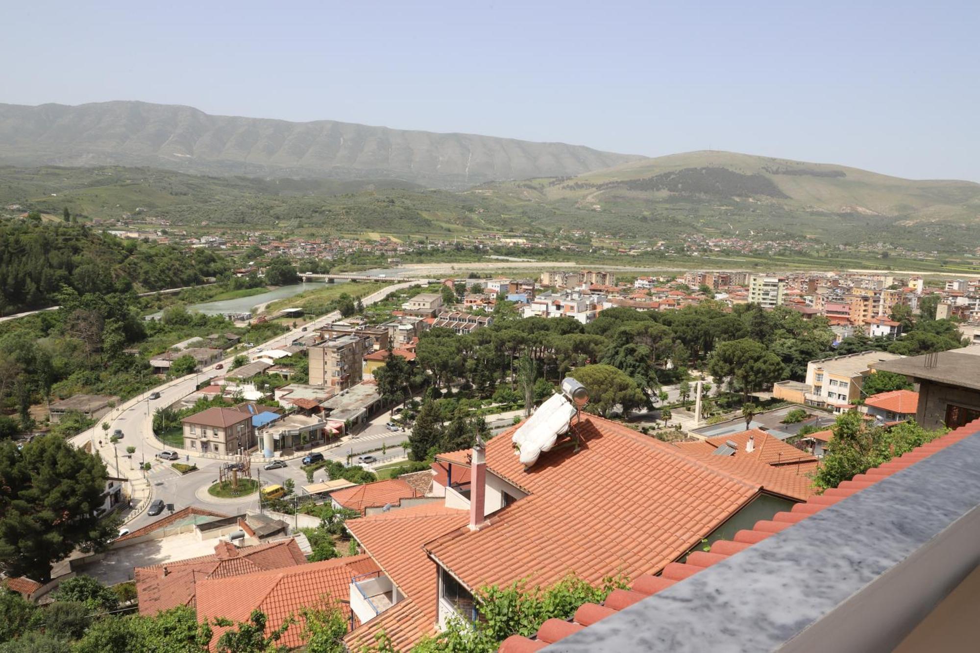 Vila Luen Berat Exteriör bild