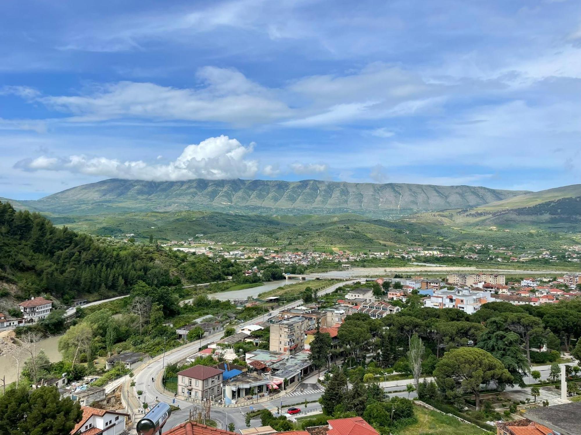 Vila Luen Berat Exteriör bild