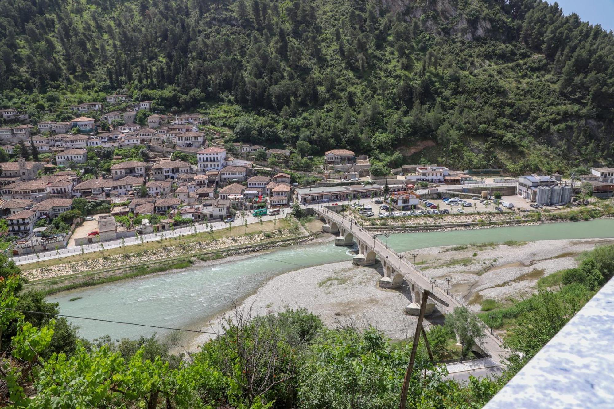 Vila Luen Berat Exteriör bild