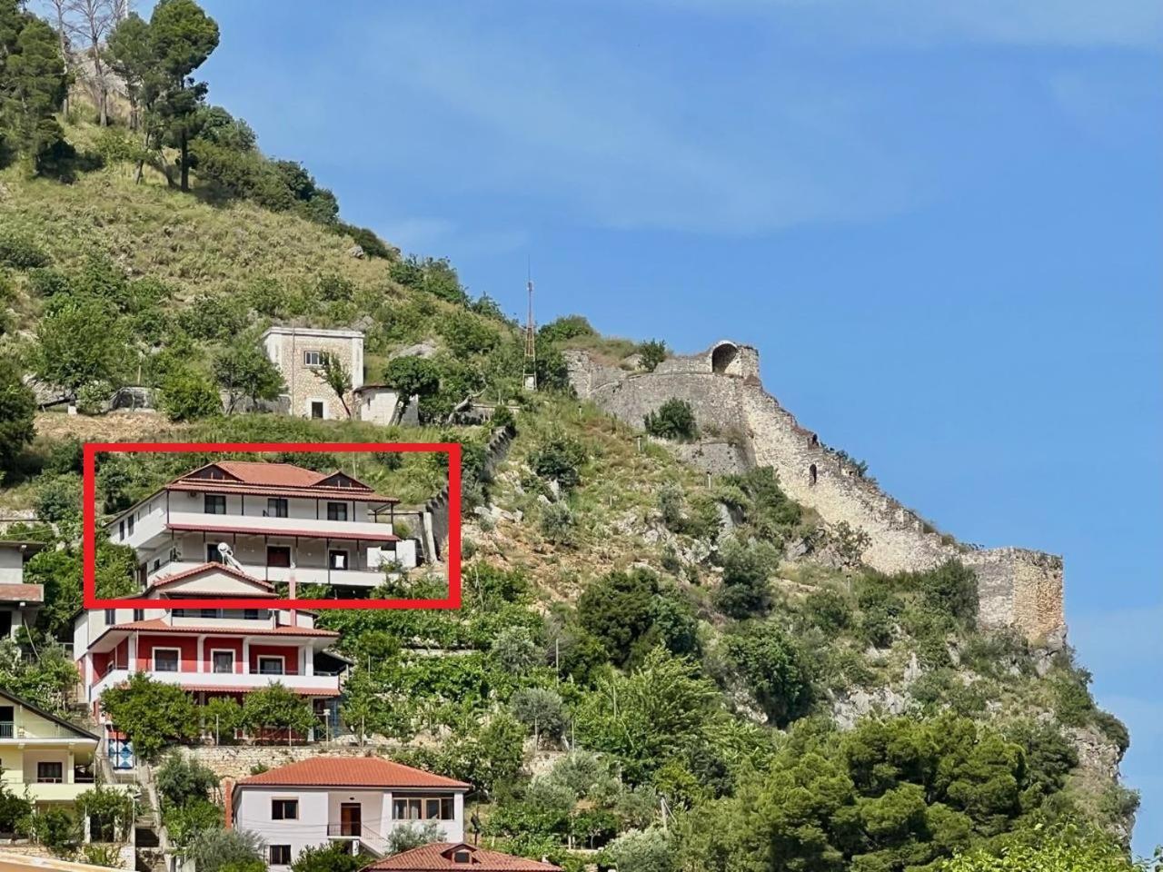 Vila Luen Berat Exteriör bild