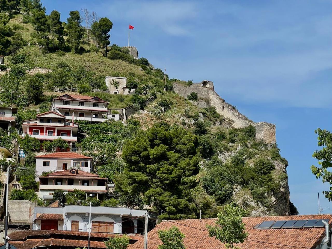 Vila Luen Berat Exteriör bild